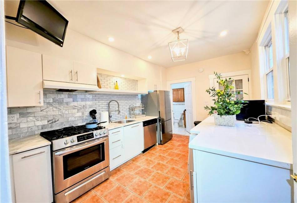 674 Castleton Avenue, Staten Island, New York 10301, 3 Bedrooms Bedrooms, ,3 BathroomsBathrooms,Residential,For Sale,Castleton,489356