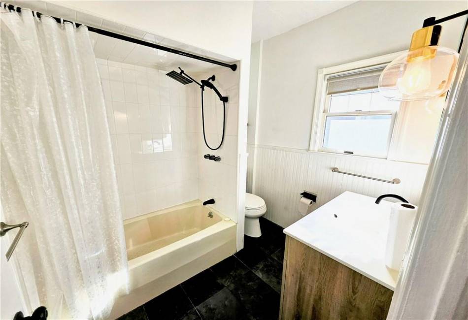 674 Castleton Avenue, Staten Island, New York 10301, 3 Bedrooms Bedrooms, ,3 BathroomsBathrooms,Residential,For Sale,Castleton,489356