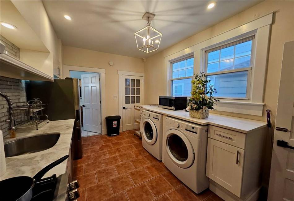 674 Castleton Avenue, Staten Island, New York 10301, 3 Bedrooms Bedrooms, ,3 BathroomsBathrooms,Residential,For Sale,Castleton,489356