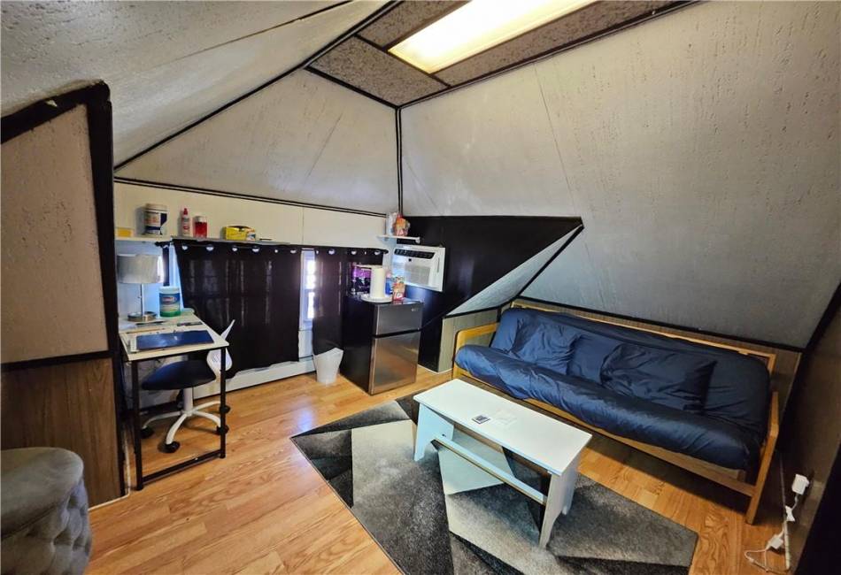 674 Castleton Avenue, Staten Island, New York 10301, 3 Bedrooms Bedrooms, ,3 BathroomsBathrooms,Residential,For Sale,Castleton,489356
