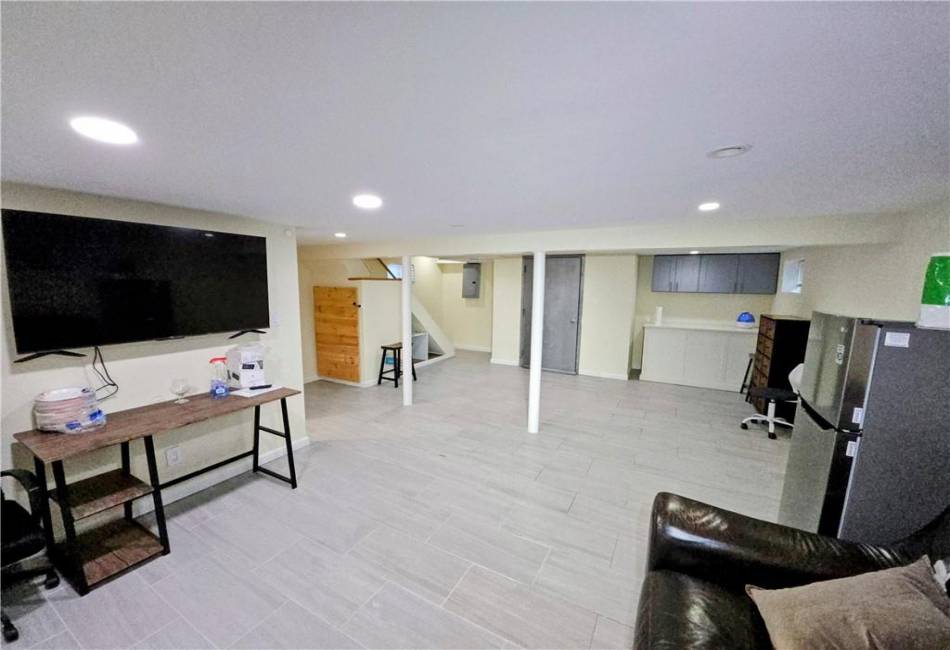 674 Castleton Avenue, Staten Island, New York 10301, 3 Bedrooms Bedrooms, ,3 BathroomsBathrooms,Residential,For Sale,Castleton,489356