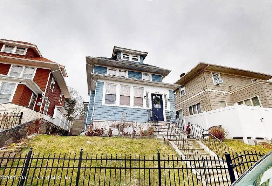 674 Castleton Avenue, Staten Island, New York 10301, 3 Bedrooms Bedrooms, ,3 BathroomsBathrooms,Residential,For Sale,Castleton,489356