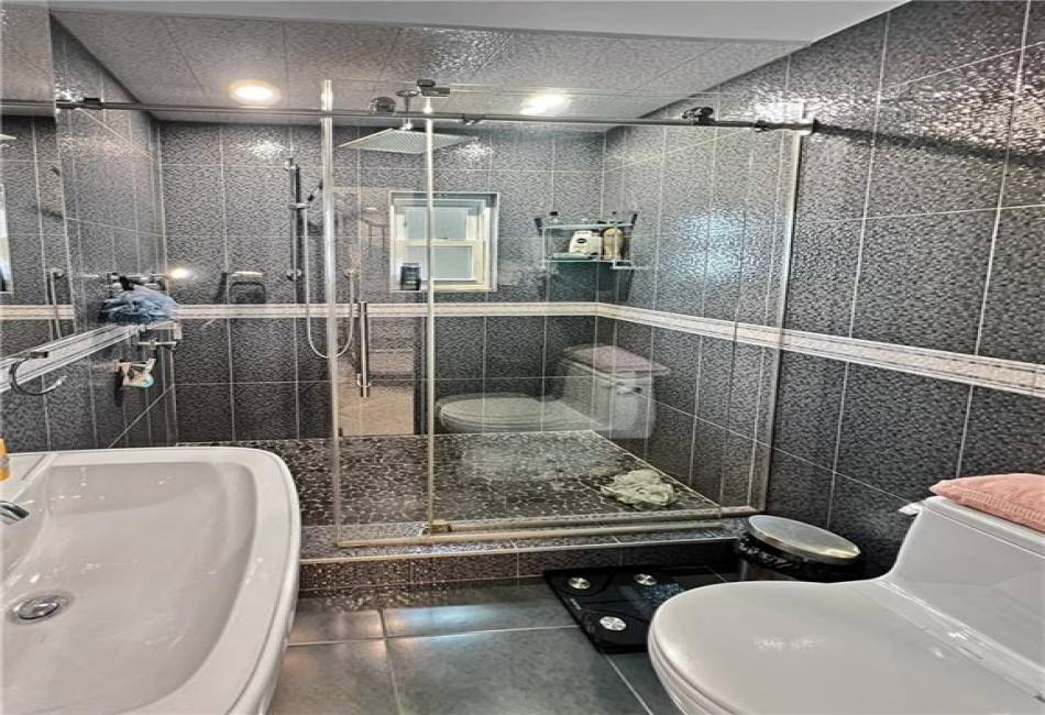 4912 Surf Avenue, Brooklyn, New York 11224, 5 Bedrooms Bedrooms, ,4 BathroomsBathrooms,Residential,For Sale,Surf,488774