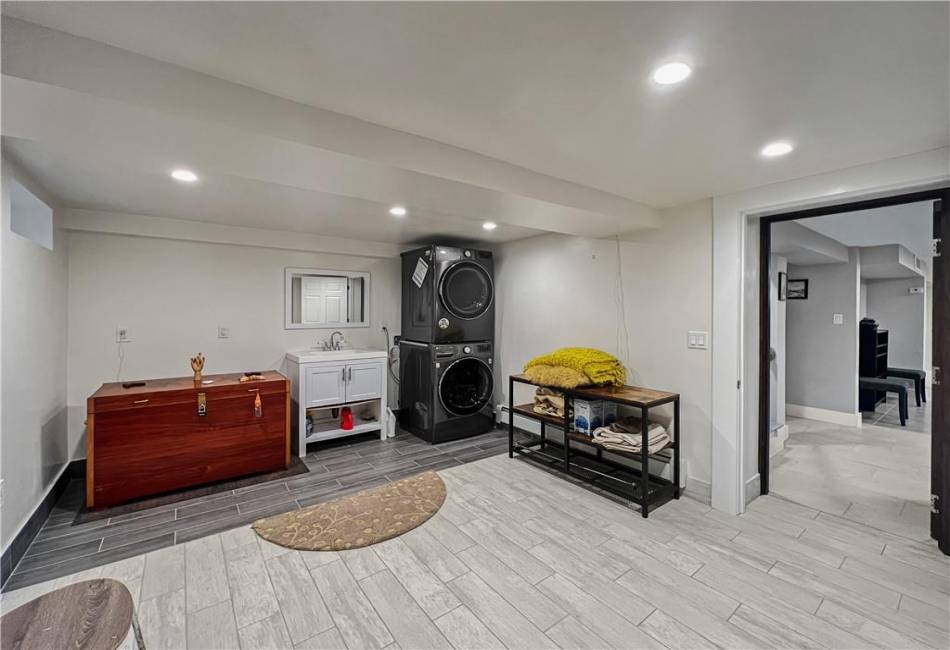 4912 Surf Avenue, Brooklyn, New York 11224, 5 Bedrooms Bedrooms, ,4 BathroomsBathrooms,Residential,For Sale,Surf,488774
