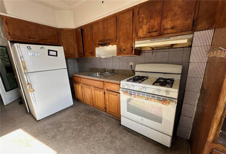 920 40th Street, Brooklyn, New York 11219, 5 Bedrooms Bedrooms, ,3 BathroomsBathrooms,Residential,For Sale,40th,489378