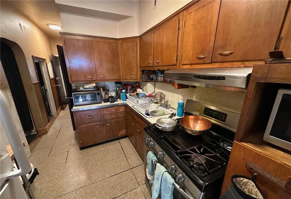 920 40th Street, Brooklyn, New York 11219, 5 Bedrooms Bedrooms, ,3 BathroomsBathrooms,Residential,For Sale,40th,489378