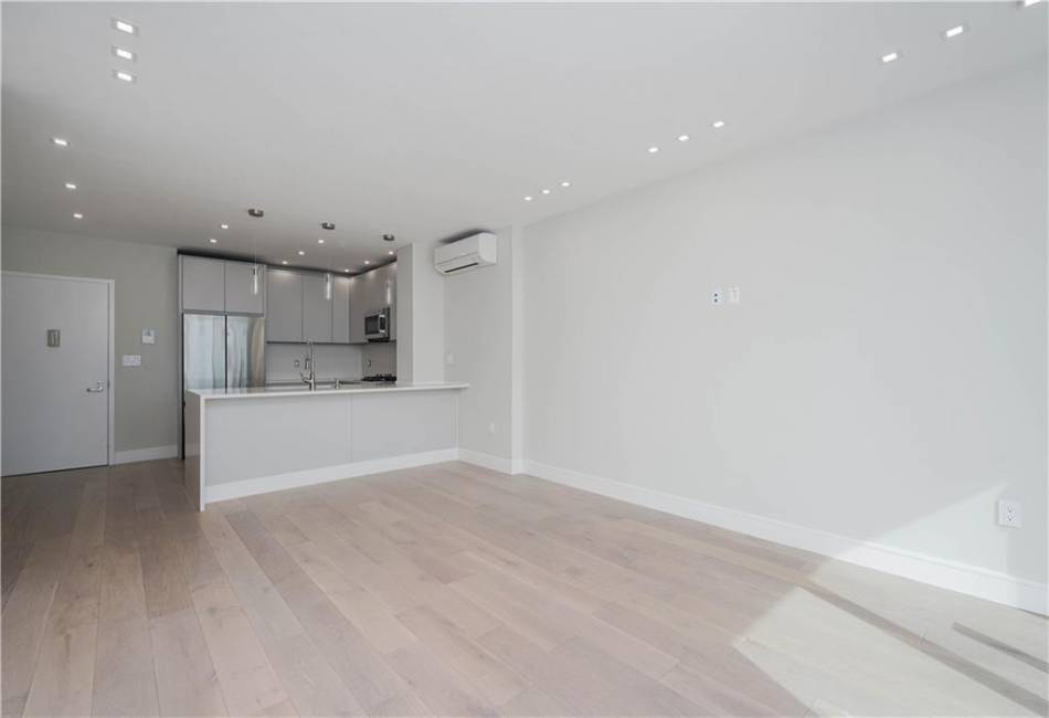 40 Oceana Drive, Brooklyn, New York 11235, 2 Bedrooms Bedrooms, ,2 BathroomsBathrooms,Residential,For Sale,Oceana,489401