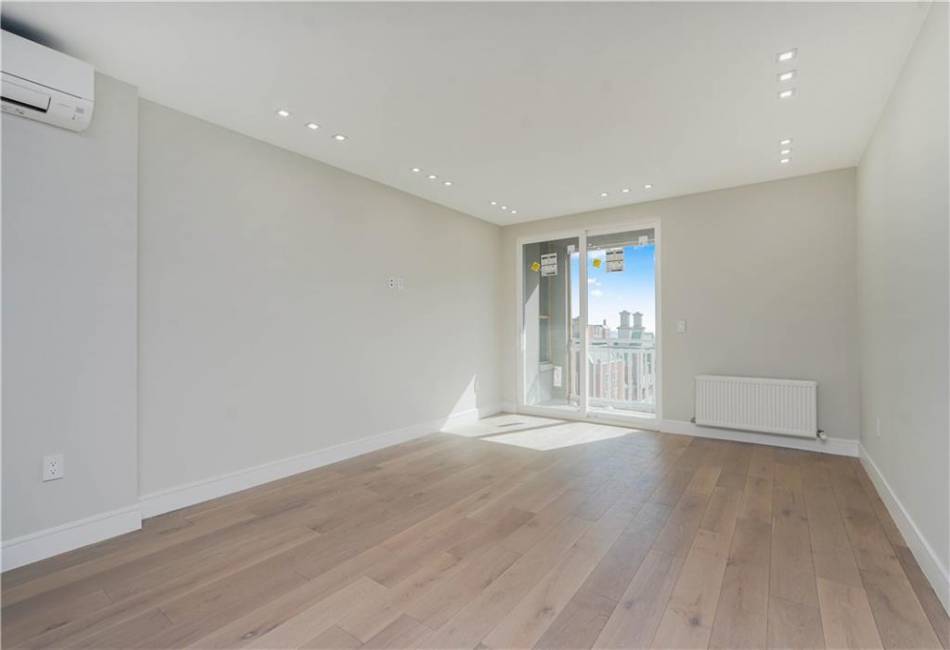 40 Oceana Drive, Brooklyn, New York 11235, 2 Bedrooms Bedrooms, ,2 BathroomsBathrooms,Residential,For Sale,Oceana,489401