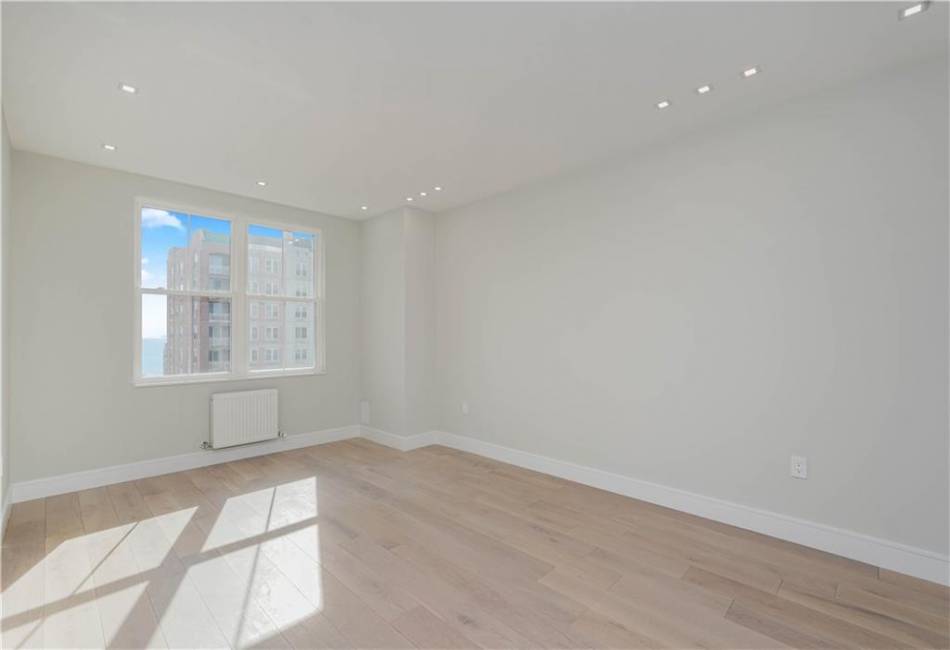 40 Oceana Drive, Brooklyn, New York 11235, 2 Bedrooms Bedrooms, ,2 BathroomsBathrooms,Residential,For Sale,Oceana,489401