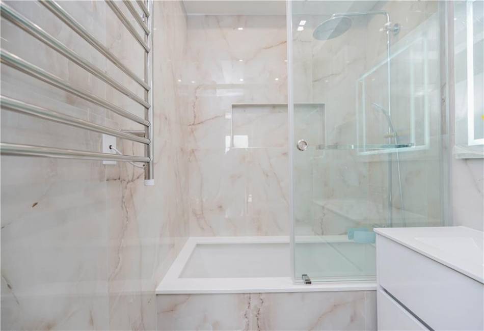 40 Oceana Drive, Brooklyn, New York 11235, 2 Bedrooms Bedrooms, ,2 BathroomsBathrooms,Residential,For Sale,Oceana,489401