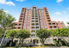 40 Oceana Drive, Brooklyn, New York 11235, 2 Bedrooms Bedrooms, ,2 BathroomsBathrooms,Residential,For Sale,Oceana,489401