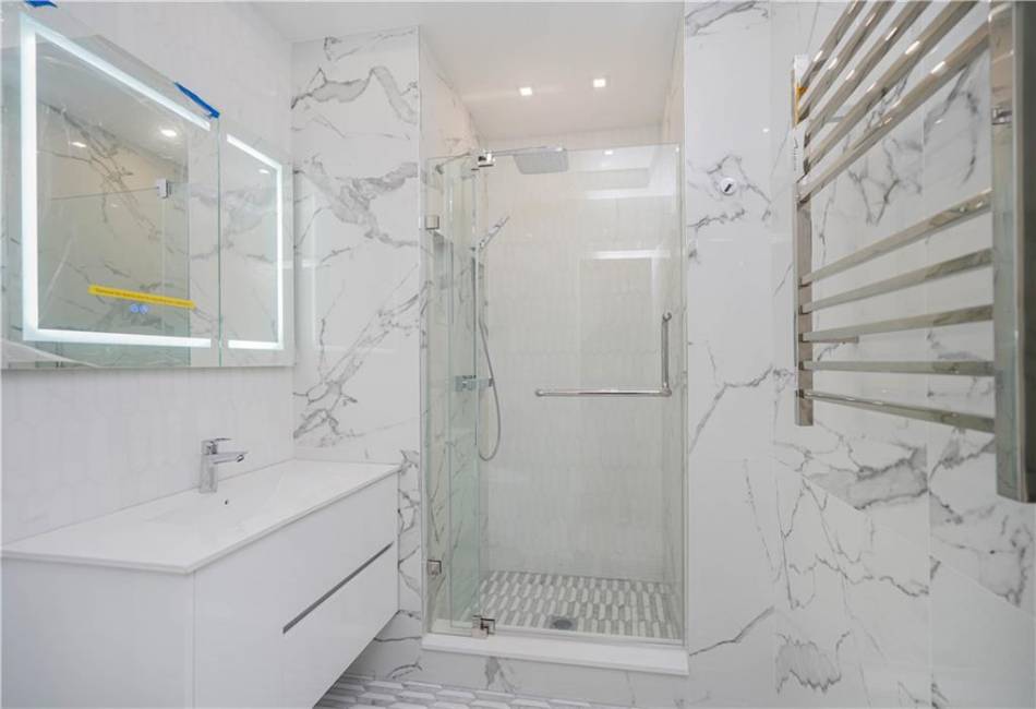 40 Oceana Drive, Brooklyn, New York 11235, 2 Bedrooms Bedrooms, ,2 BathroomsBathrooms,Residential,For Sale,Oceana,489401