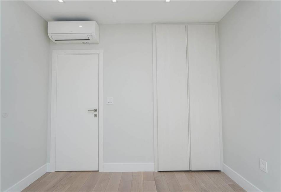 40 Oceana Drive, Brooklyn, New York 11235, 2 Bedrooms Bedrooms, ,2 BathroomsBathrooms,Residential,For Sale,Oceana,489401