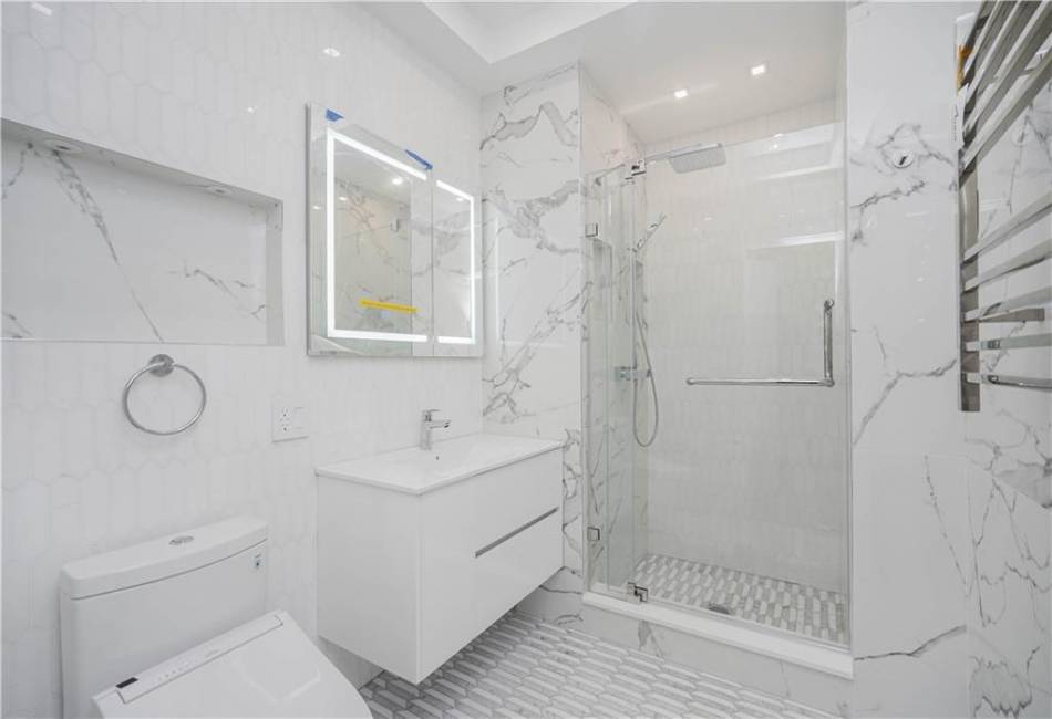 40 Oceana Drive, Brooklyn, New York 11235, 2 Bedrooms Bedrooms, ,2 BathroomsBathrooms,Residential,For Sale,Oceana,489401