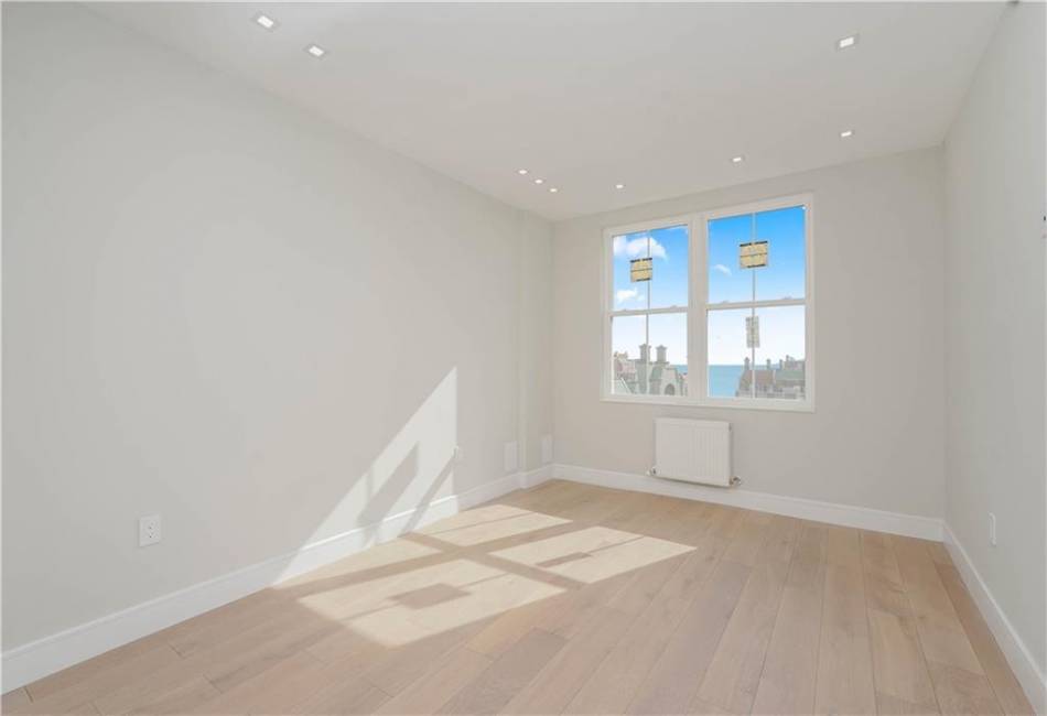 40 Oceana Drive, Brooklyn, New York 11235, 2 Bedrooms Bedrooms, ,2 BathroomsBathrooms,Residential,For Sale,Oceana,489401