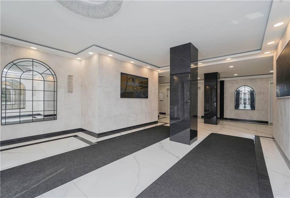 40 Oceana Drive, Brooklyn, New York 11235, 2 Bedrooms Bedrooms, ,2 BathroomsBathrooms,Residential,For Sale,Oceana,489401