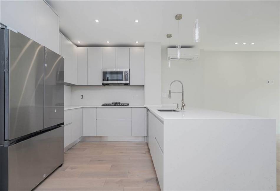 40 Oceana Drive, Brooklyn, New York 11235, 2 Bedrooms Bedrooms, ,2 BathroomsBathrooms,Residential,For Sale,Oceana,489401