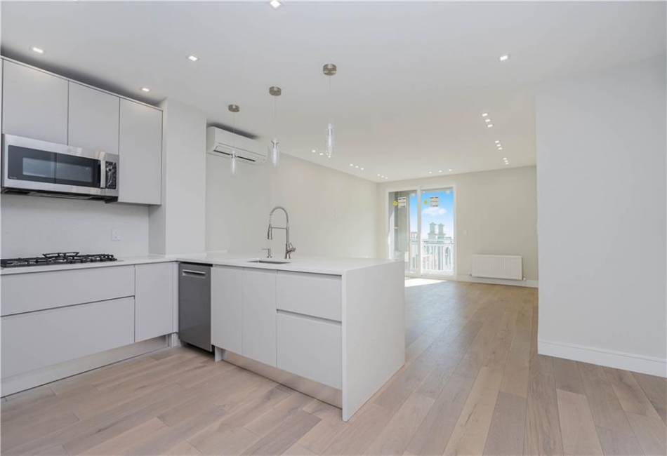 40 Oceana Drive, Brooklyn, New York 11235, 2 Bedrooms Bedrooms, ,2 BathroomsBathrooms,Residential,For Sale,Oceana,489401