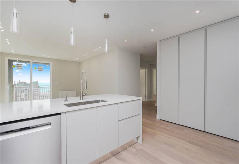 40 Oceana Drive, Brooklyn, New York 11235, 2 Bedrooms Bedrooms, ,2 BathroomsBathrooms,Residential,For Sale,Oceana,489401