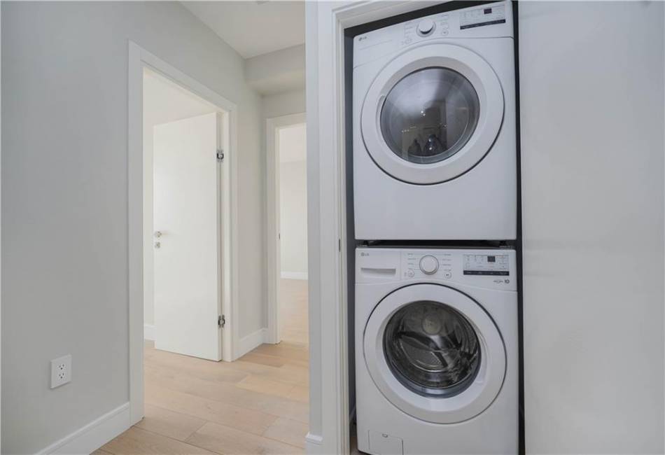 40 Oceana Drive, Brooklyn, New York 11235, 2 Bedrooms Bedrooms, ,2 BathroomsBathrooms,Residential,For Sale,Oceana,489401