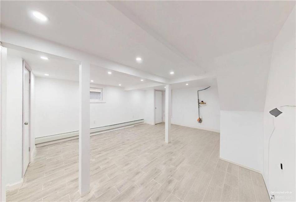 1725 Rockaway Parkway, Brooklyn, New York 11236, 6 Bedrooms Bedrooms, ,5 BathroomsBathrooms,Residential,For Sale,Rockaway,489354