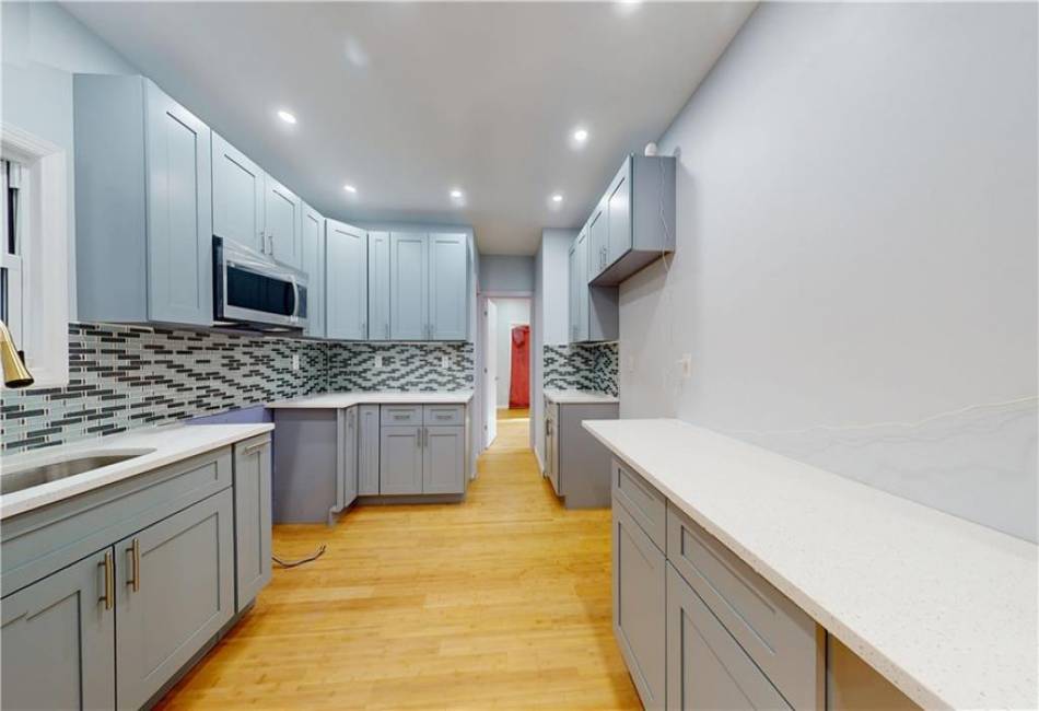 1725 Rockaway Parkway, Brooklyn, New York 11236, 6 Bedrooms Bedrooms, ,5 BathroomsBathrooms,Residential,For Sale,Rockaway,489354