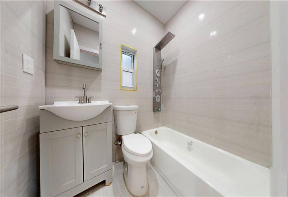 1725 Rockaway Parkway, Brooklyn, New York 11236, 6 Bedrooms Bedrooms, ,5 BathroomsBathrooms,Residential,For Sale,Rockaway,489354