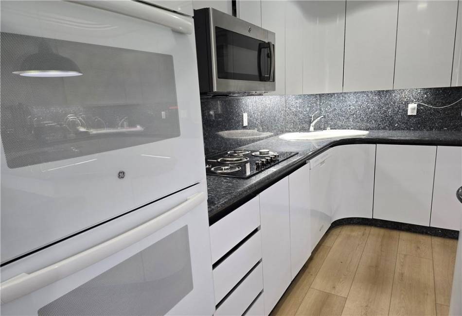 1300 Avenue S, Brooklyn, New York 11229, 5 Bedrooms Bedrooms, ,4 BathroomsBathrooms,Residential,For Sale,Avenue S,489381