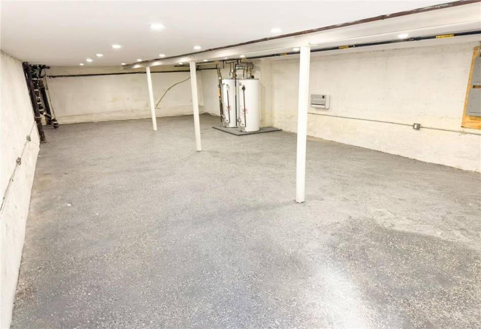 155 Avenue O, Brooklyn, New York 11204, ,Mixed Use,For Sale,Avenue O,489386