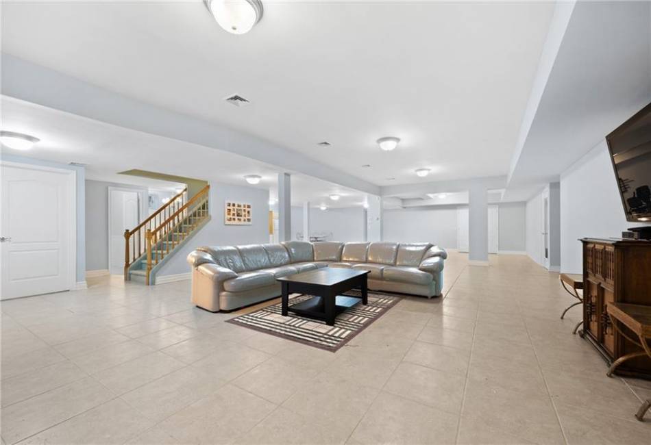 25 The Oval, Staten Island, New York 10304, 4 Bedrooms Bedrooms, ,6 BathroomsBathrooms,Residential,For Sale,The Oval,489392