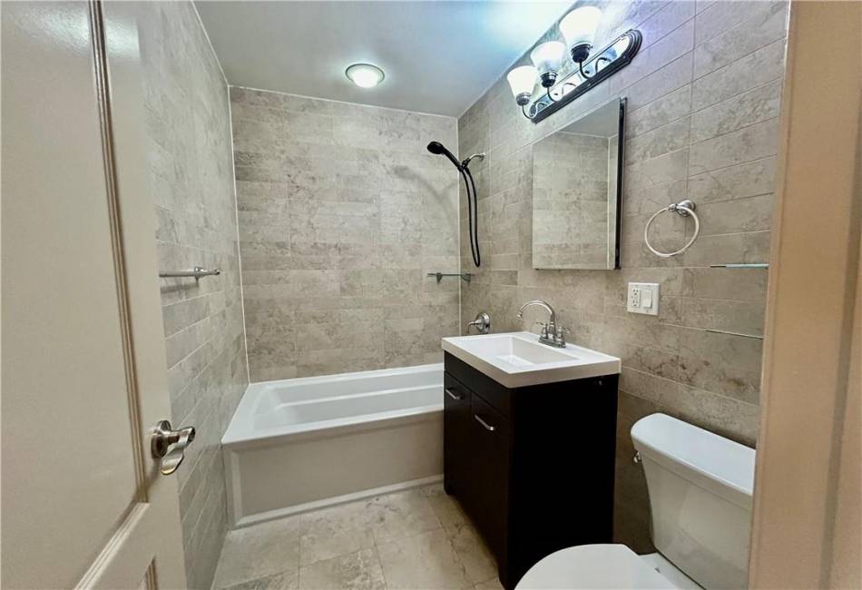 15 Bay 31st Street, Brooklyn, New York 11214, 3 Bedrooms Bedrooms, ,2 BathroomsBathrooms,Residential,For Sale,Bay 31st,489421