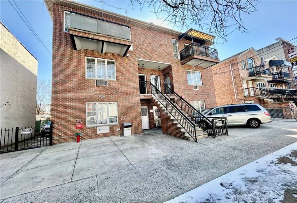 15 Bay 31st Street, Brooklyn, New York 11214, 3 Bedrooms Bedrooms, ,2 BathroomsBathrooms,Residential,For Sale,Bay 31st,489421