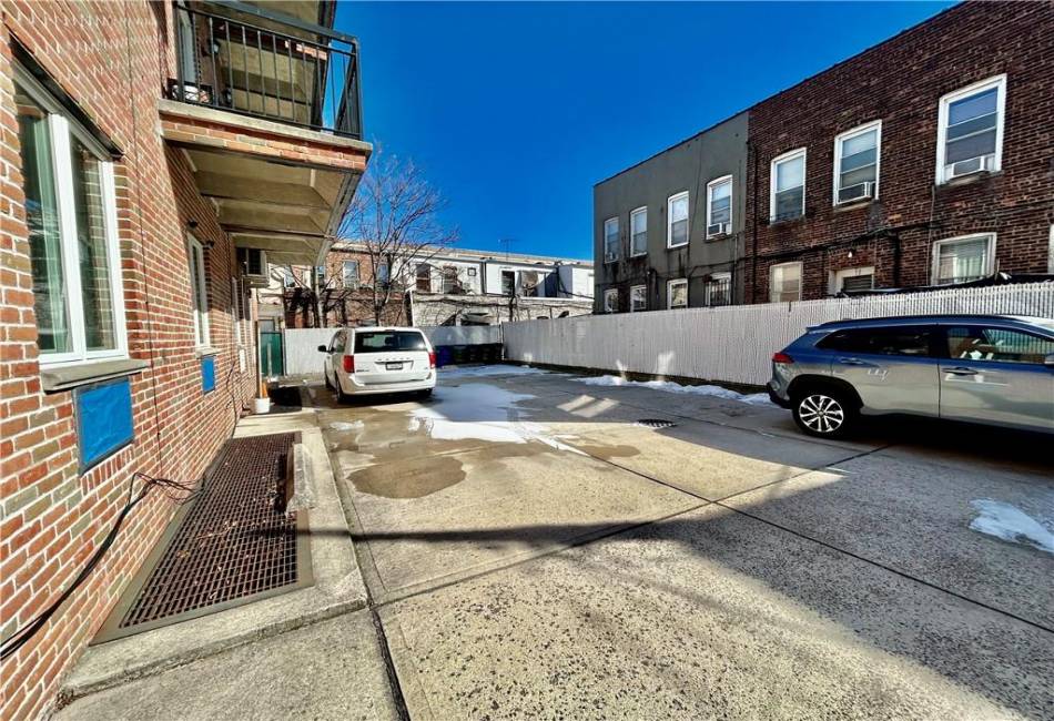 15 Bay 31st Street, Brooklyn, New York 11214, 3 Bedrooms Bedrooms, ,2 BathroomsBathrooms,Residential,For Sale,Bay 31st,489421