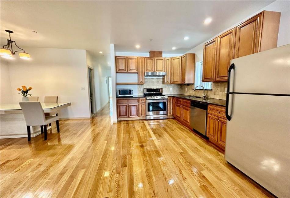 15 Bay 31st Street, Brooklyn, New York 11214, 3 Bedrooms Bedrooms, ,2 BathroomsBathrooms,Residential,For Sale,Bay 31st,489421