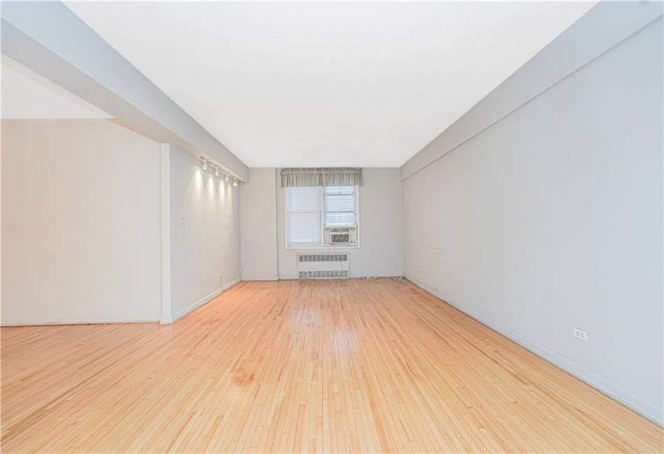 9707 4th Avenue, Brooklyn, New York 11209, 1 Bedroom Bedrooms, ,1 BathroomBathrooms,Residential,For Sale,4th,489439