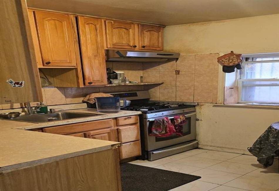 2660 21st Street, Brooklyn, New York 11235, 7 Bedrooms Bedrooms, ,3 BathroomsBathrooms,Residential,For Sale,21st,489453