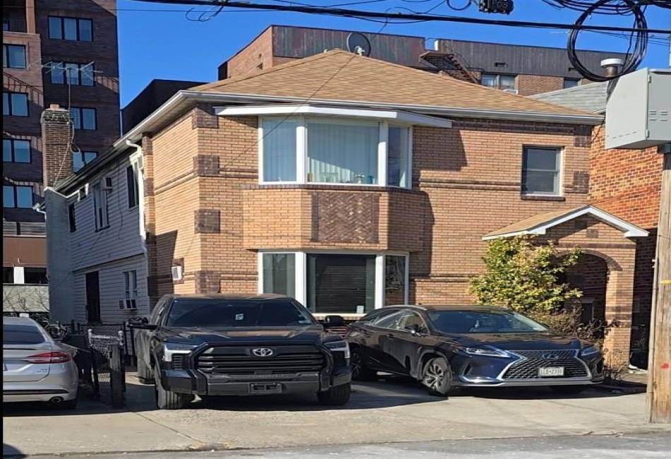 2660 21st Street, Brooklyn, New York 11235, 7 Bedrooms Bedrooms, ,3 BathroomsBathrooms,Residential,For Sale,21st,489453