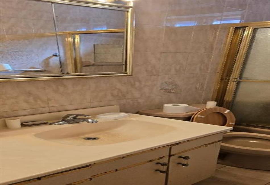 2660 21st Street, Brooklyn, New York 11235, 7 Bedrooms Bedrooms, ,3 BathroomsBathrooms,Residential,For Sale,21st,489453