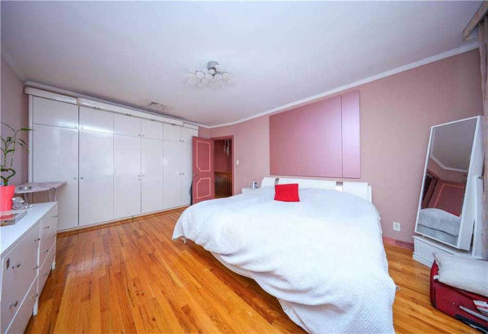 2678 29th Street, Brooklyn, New York 11235, 4 Bedrooms Bedrooms, ,3 BathroomsBathrooms,Residential,For Sale,29th,489451
