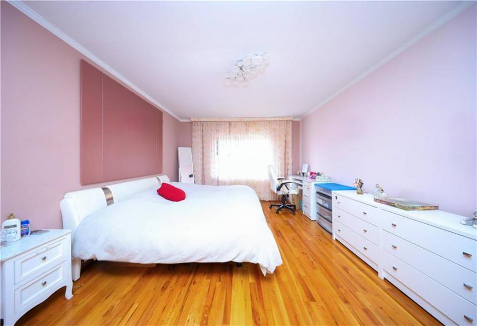 2678 29th Street, Brooklyn, New York 11235, 4 Bedrooms Bedrooms, ,3 BathroomsBathrooms,Residential,For Sale,29th,489451
