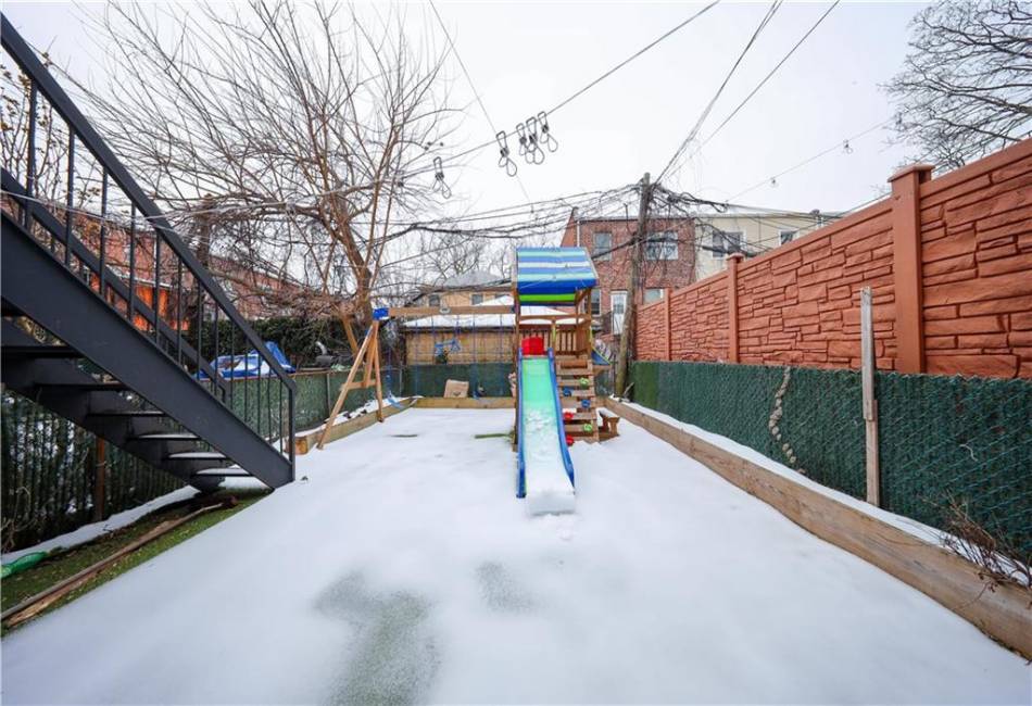 2678 29th Street, Brooklyn, New York 11235, 4 Bedrooms Bedrooms, ,3 BathroomsBathrooms,Residential,For Sale,29th,489451