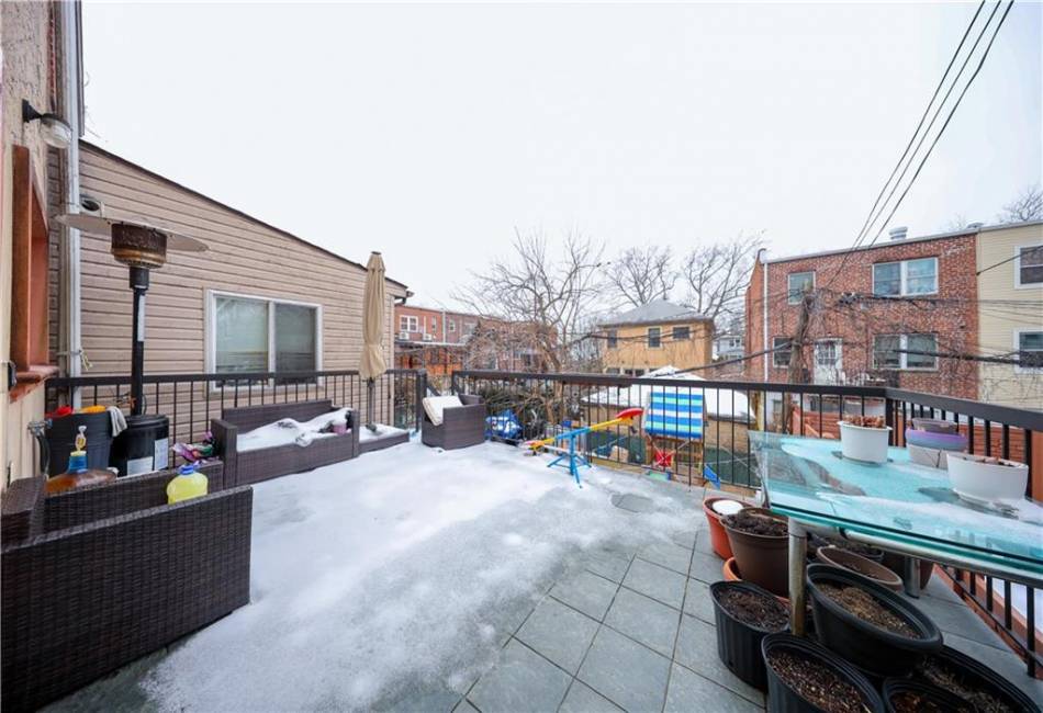 2678 29th Street, Brooklyn, New York 11235, 4 Bedrooms Bedrooms, ,3 BathroomsBathrooms,Residential,For Sale,29th,489451