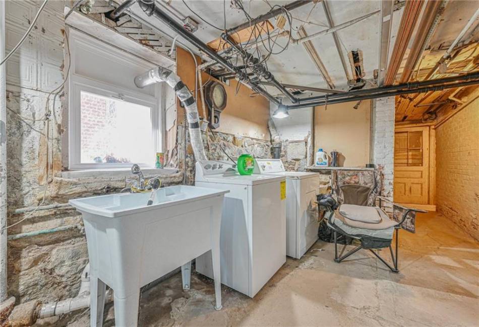 82 Battery Avenue, Brooklyn, New York 11228, 6 Bedrooms Bedrooms, ,2 BathroomsBathrooms,Residential,For Sale,Battery,489522