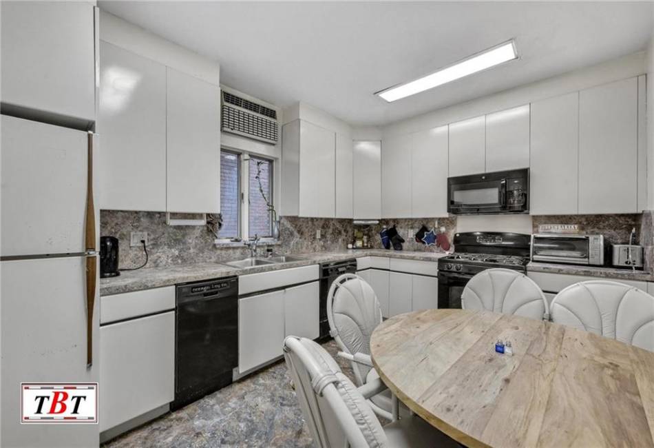 3715 Bedford Avenue, Brooklyn, New York 11229, 4 Bedrooms Bedrooms, ,5 BathroomsBathrooms,Residential,For Sale,Bedford,489562