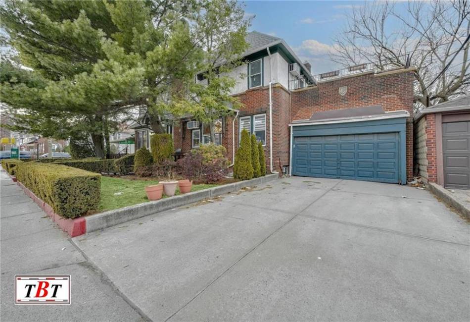 3715 Bedford Avenue, Brooklyn, New York 11229, 4 Bedrooms Bedrooms, ,5 BathroomsBathrooms,Residential,For Sale,Bedford,489562