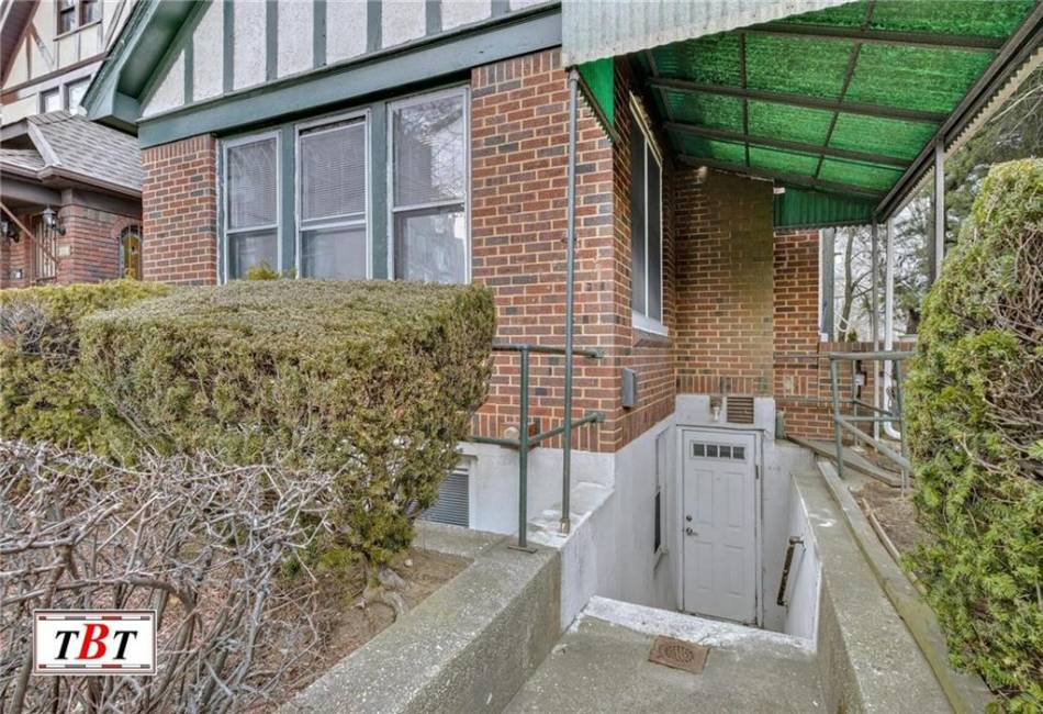 3715 Bedford Avenue, Brooklyn, New York 11229, 4 Bedrooms Bedrooms, ,5 BathroomsBathrooms,Residential,For Sale,Bedford,489562