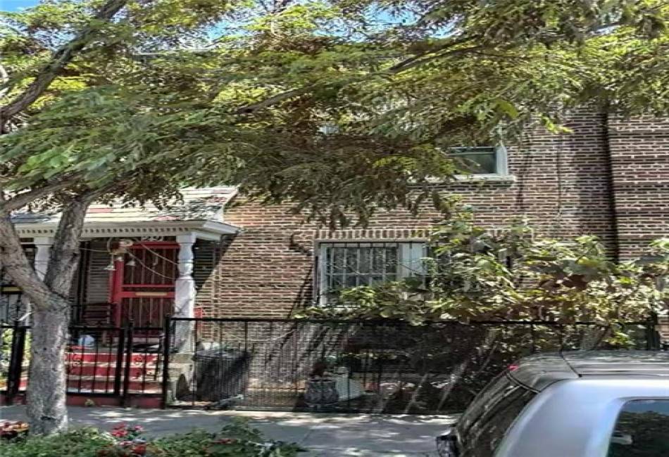 29 veronica Place, Brooklyn, New York 11226, 3 Bedrooms Bedrooms, ,2 BathroomsBathrooms,Residential,For Sale,veronica,489584