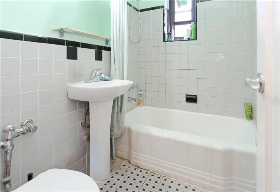2807 Kings Highway, Brooklyn, New York 11229, 1 Bedroom Bedrooms, ,1 BathroomBathrooms,Residential,For Sale,Kings,489591