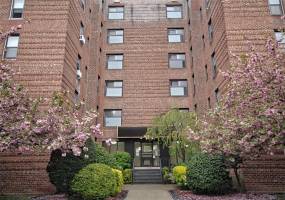 2229 Knapp Street, Brooklyn, New York 11229, 2 Bedrooms Bedrooms, ,1 BathroomBathrooms,Residential,For Sale,Knapp,489596