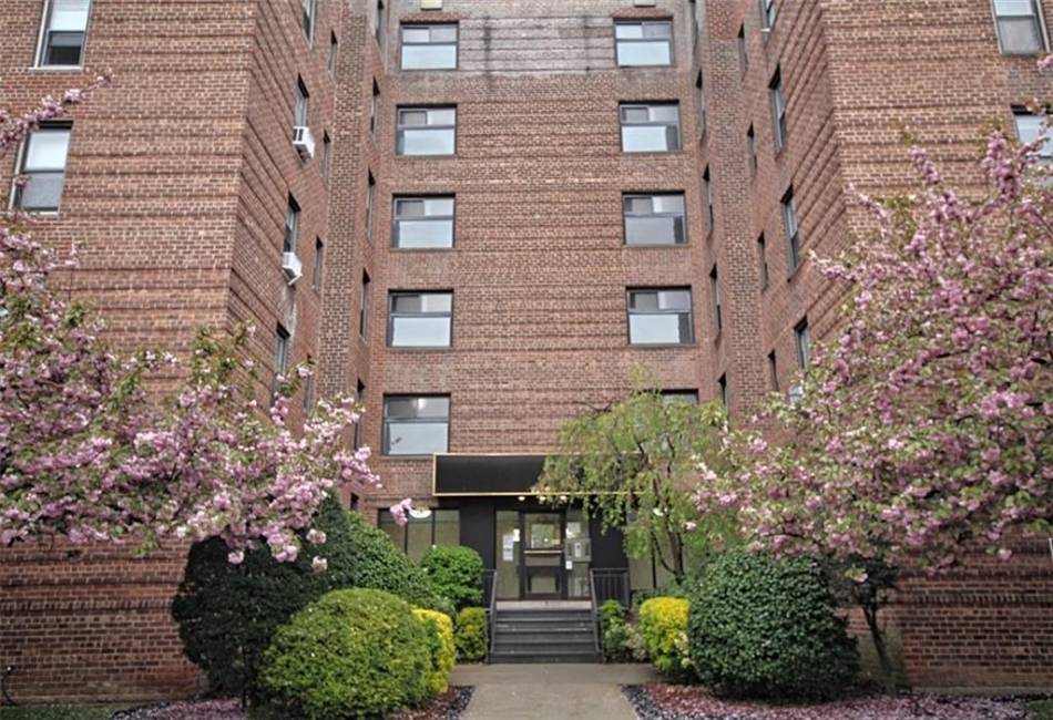 2229 Knapp Street, Brooklyn, New York 11229, 2 Bedrooms Bedrooms, ,1 BathroomBathrooms,Residential,For Sale,Knapp,489596